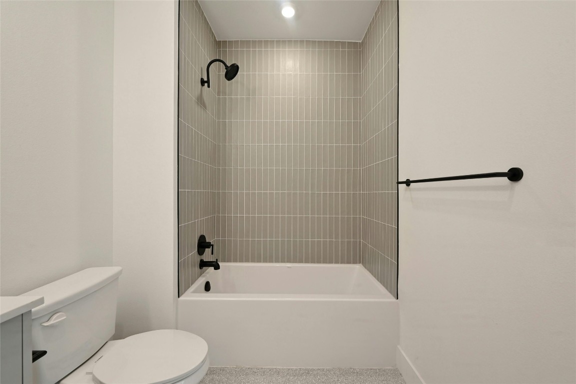 1701 Simond Avenue, Unit 328 Austin, TX 78723 - Photo 19 of 35 a bathroom with a bathtub and a toilet