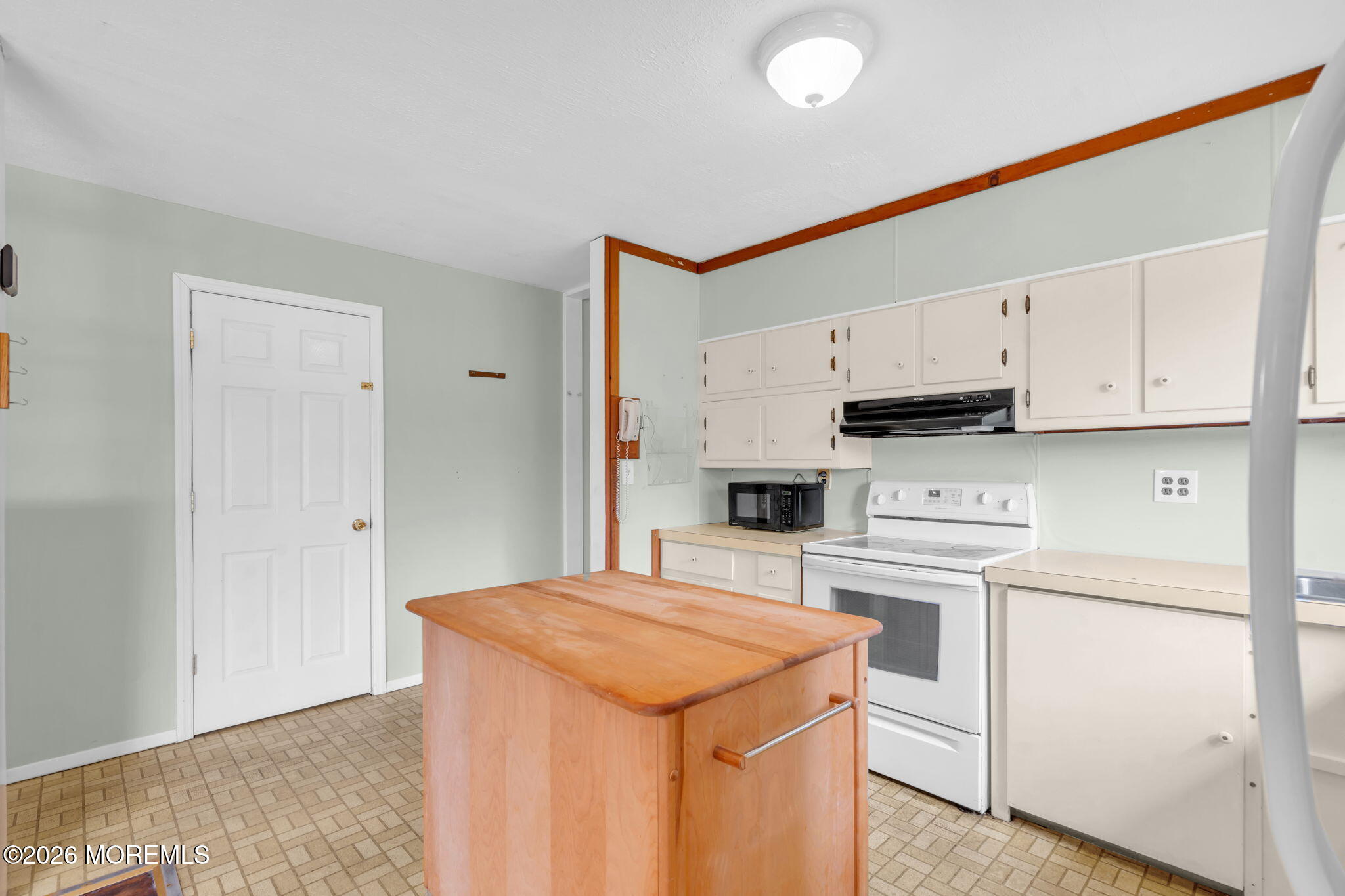 27 Wyckham Road Tinton Falls, NJ 07724 - Photo 13 of 46 26-web-or-mls-DSC00575