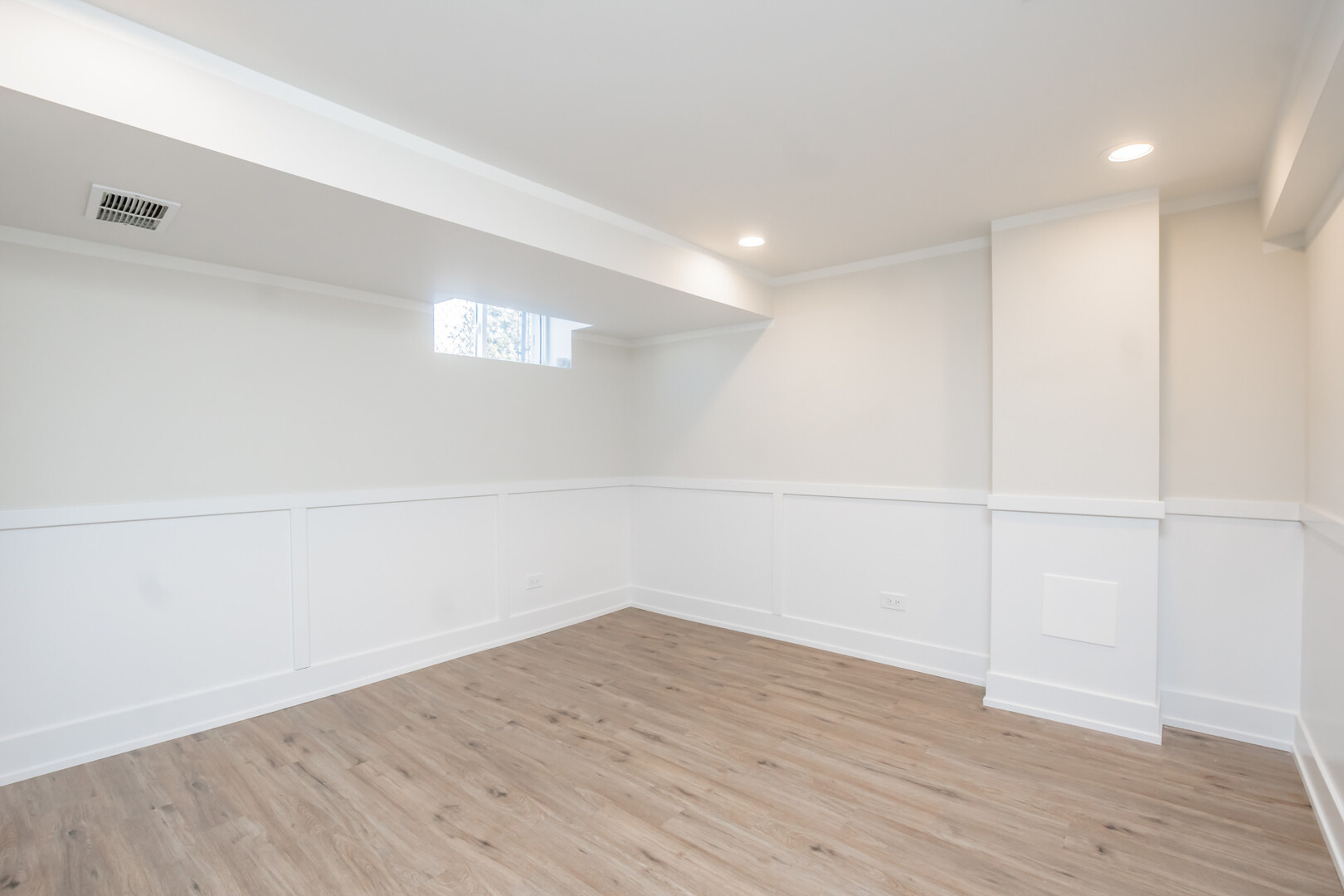 9800 South Drexel Avenue Chicago, IL 60628 - Photo 13 of 16 a view of a room