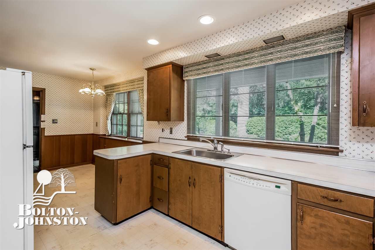 280 Ridge Road Grosse Pointe, MI 48236 - Photo 14 of 50 31295540-13.JPG