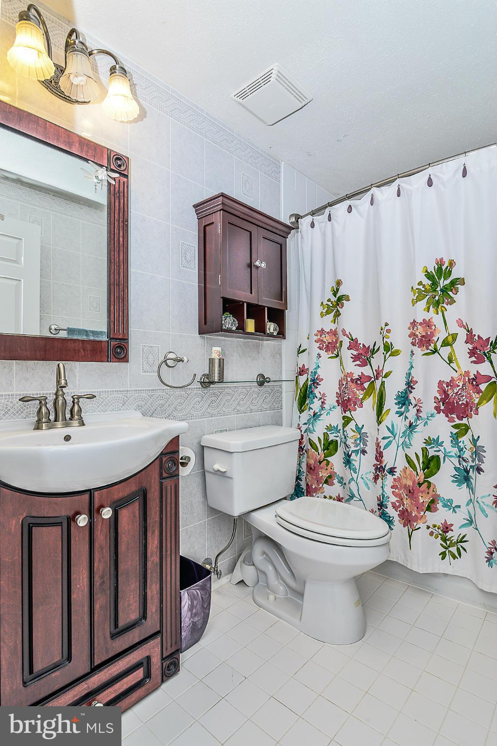 5997 Powell's Landing Road Burke, VA 22015 - Photo 16 of 22 Bath