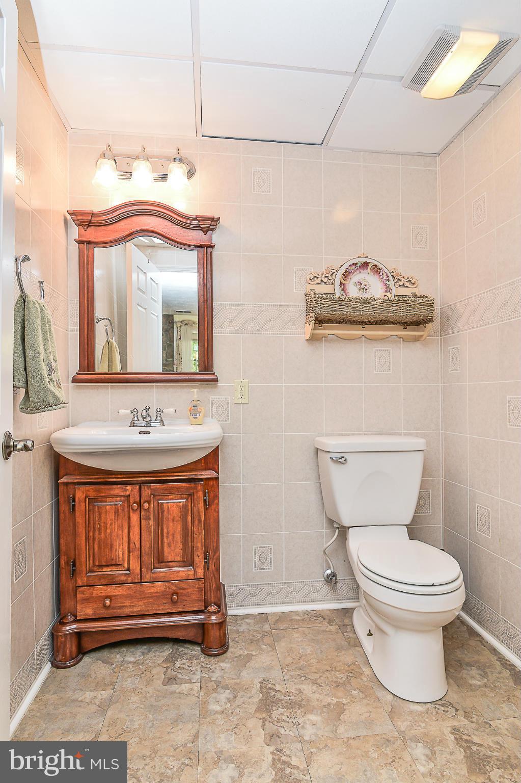5997 Powell's Landing Road Burke, VA 22015 - Photo 19 of 22 Bath