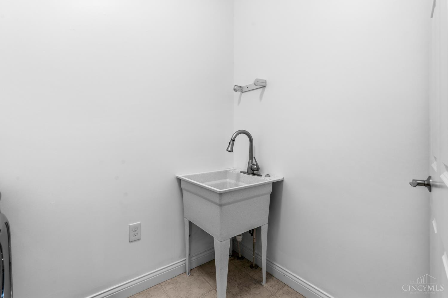 682 Hyacinth Road Cincinnati, OH 45245 - Photo 52 of 67 Gallery Image 52