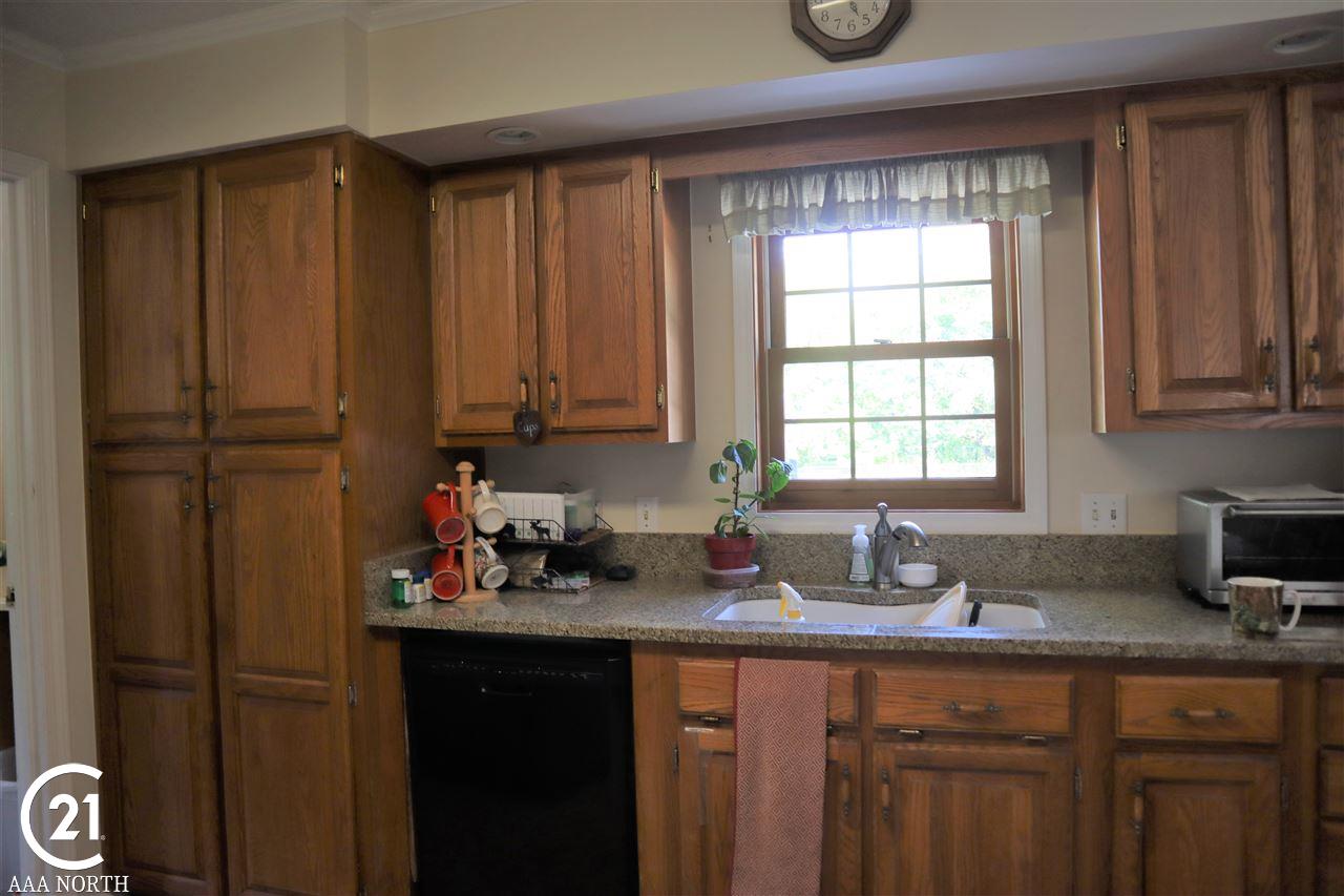 65600 Romeo Plank Road Ray, MI 48096 - Photo 12 of 40 31390640-11.JPG