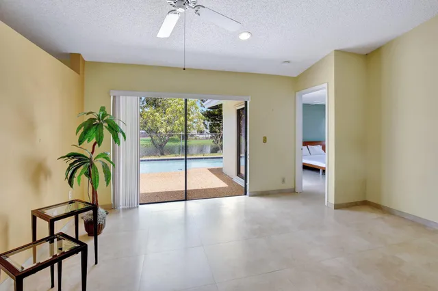 a view of an entryway with a livingroom