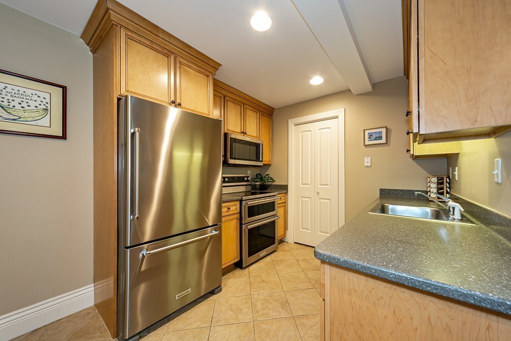 12 Russell Road, Unit 102 Wellesley, MA 02482 - Photo 14 of 22