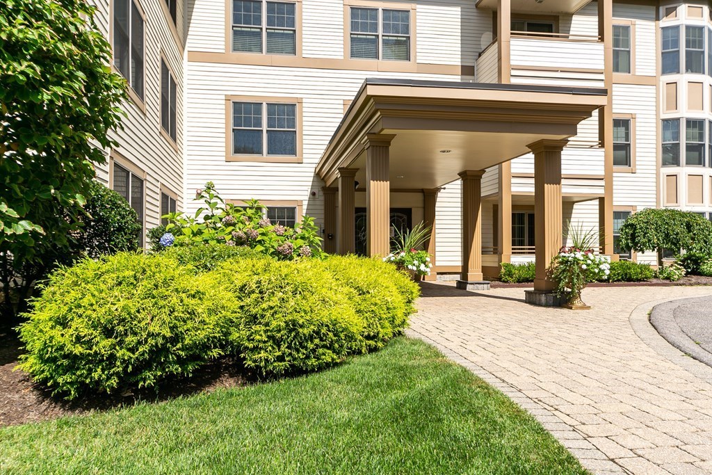 12 Russell Road, Unit 102 Wellesley, MA 02482 - Photo 3 of 22