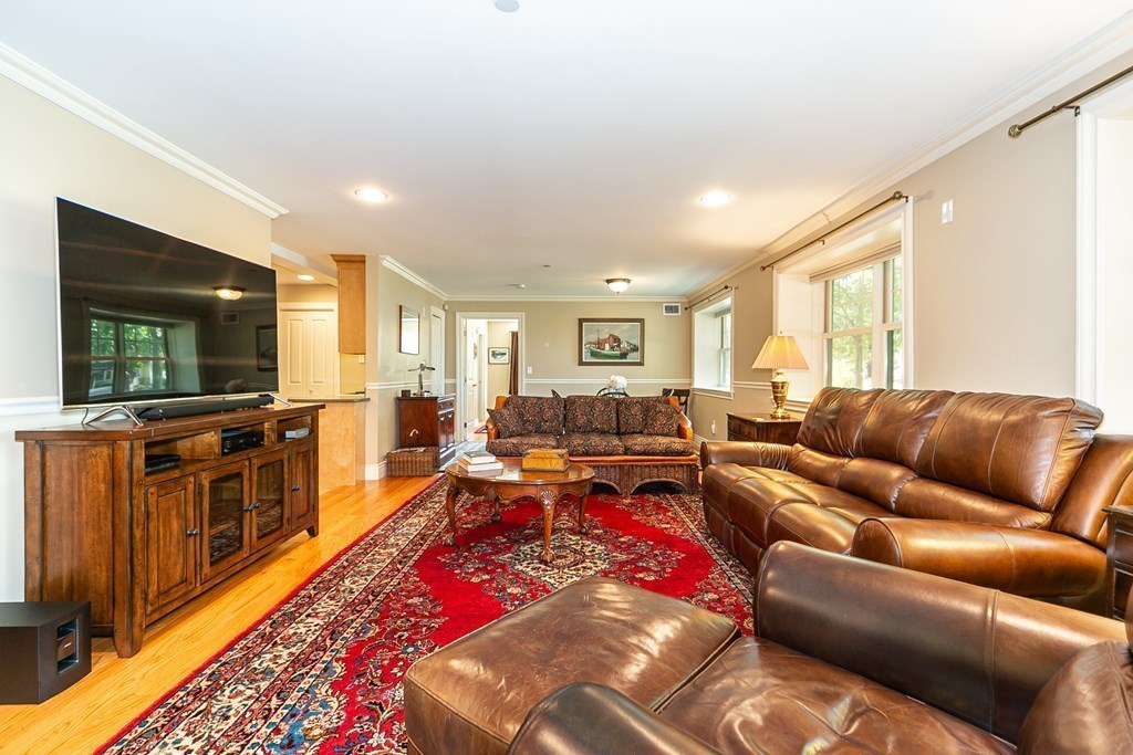 12 Russell Road, Unit 102 Wellesley, MA 02482 - Photo 6 of 22