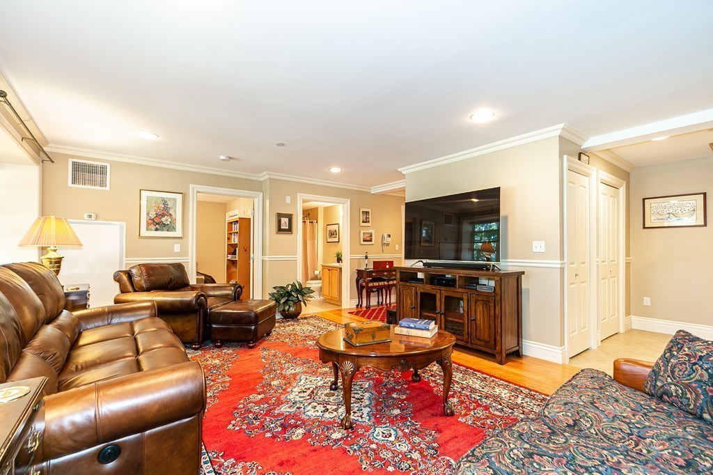 12 Russell Road, Unit 102 Wellesley, MA 02482 - Photo 8 of 22