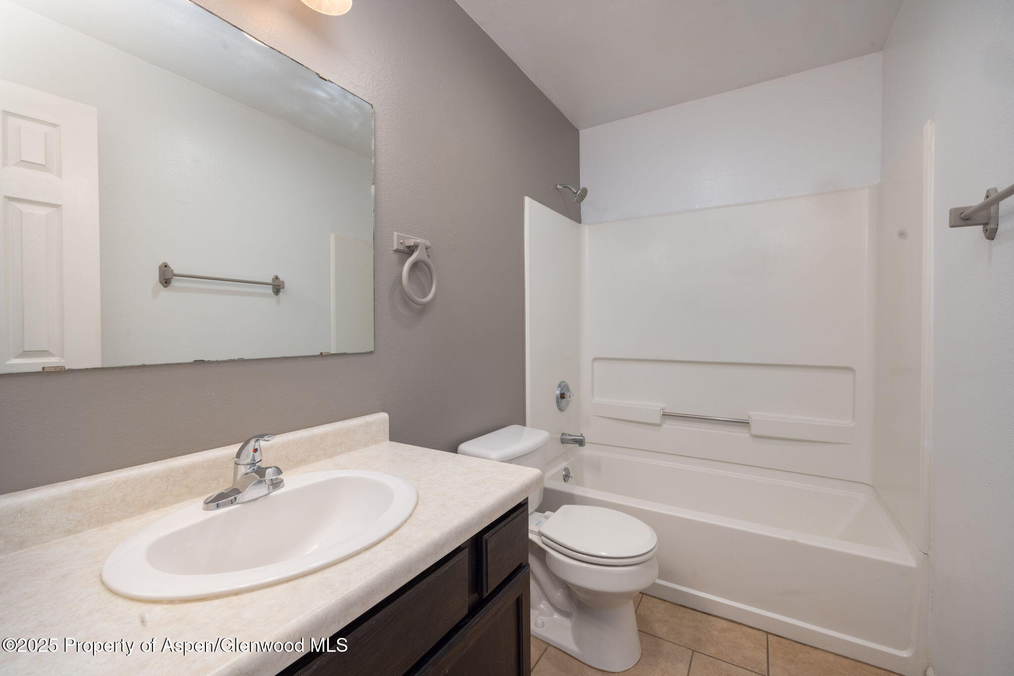 482 Fox Run Clifton, CO 81520 - Photo 9 of 25 a bathroom with a sink a toilet and a bathtub