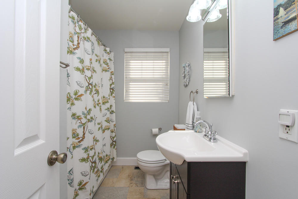 2182 Medway Road Charleston, SC 29412 - Photo 20 of 23 Guest bath