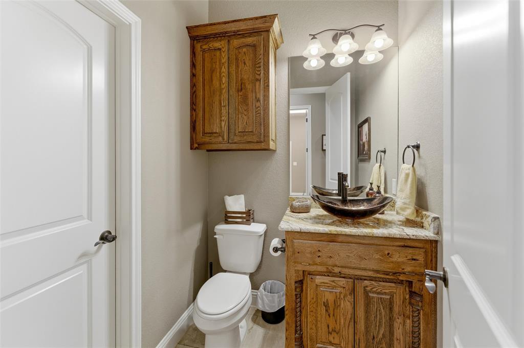 10106 Prather Road Springtown, TX 76082 - Photo 23 of 40 a bathroom with a toilet sink and mirror