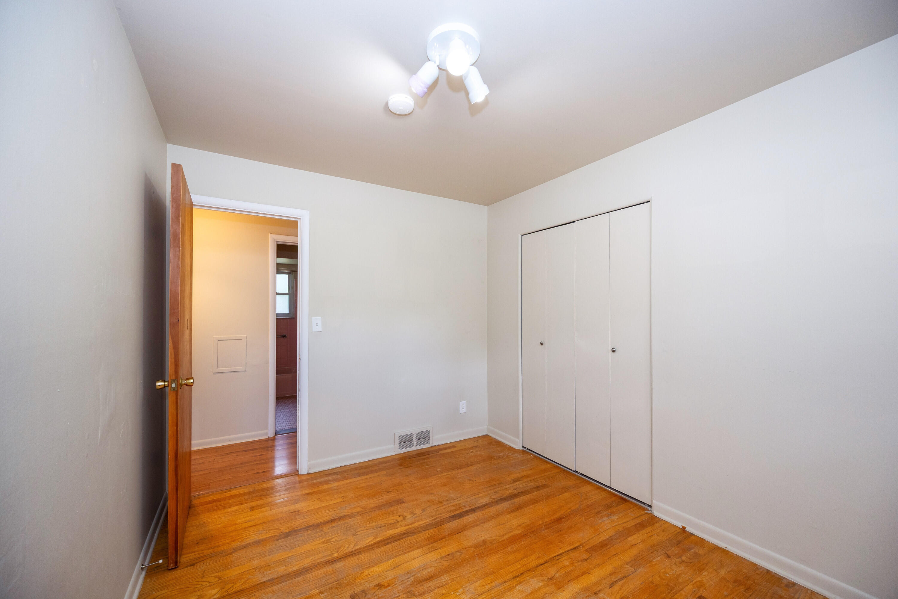 1031 North Maple Road Ann Arbor, MI 48103 - Photo 18 of 36 00__19