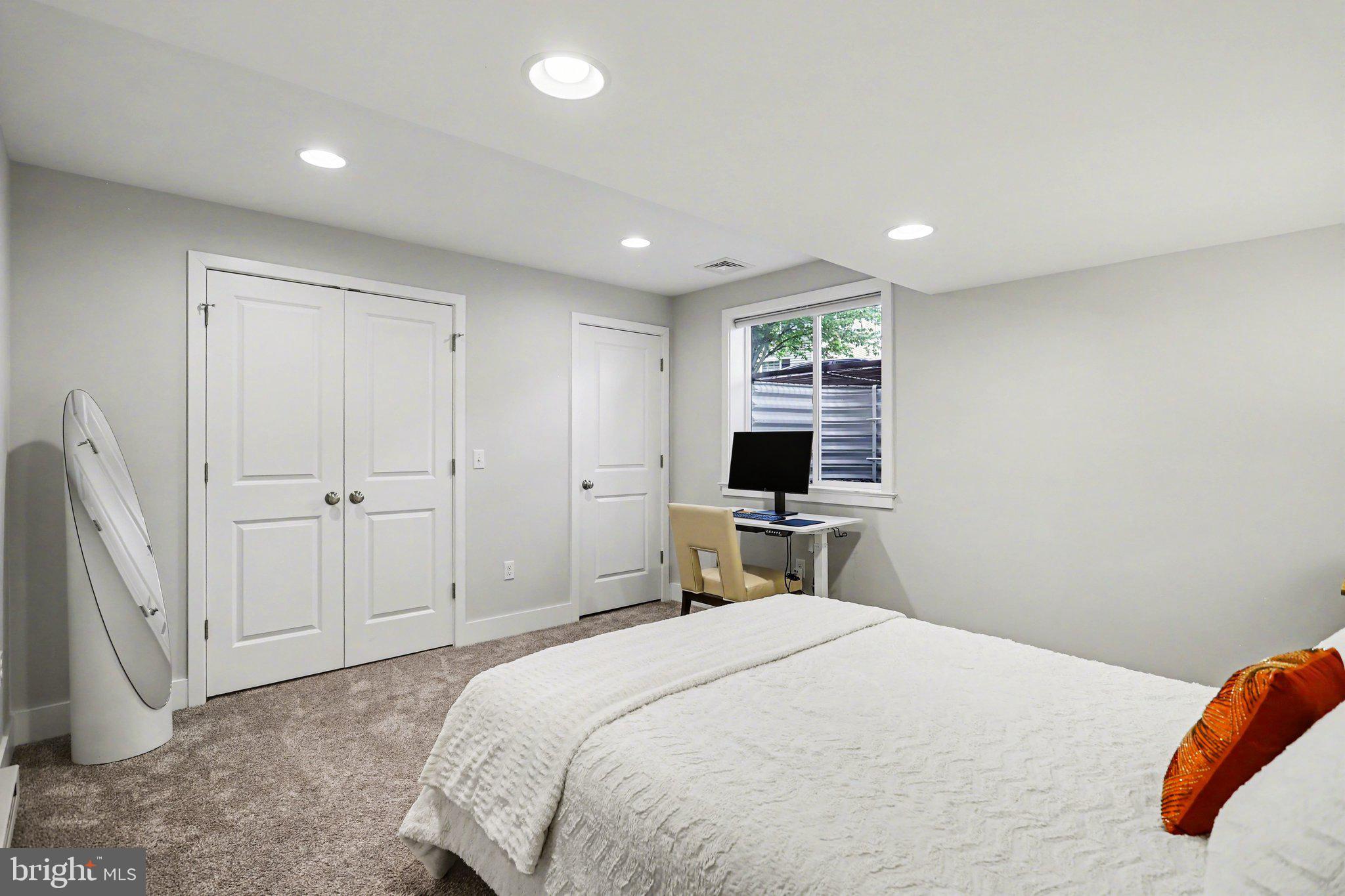401 Wendover Way Lancaster, PA 17603 - Photo 20 of 45 a bedroom with a bed and a television