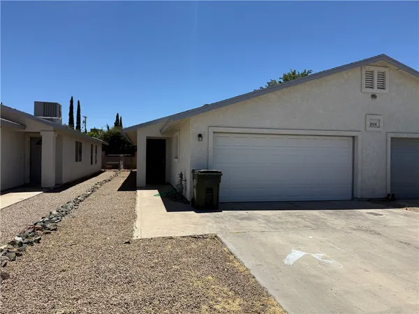 $1,300 | 2014 Gates Avenue, Unit B, Kingman, AZ 86401