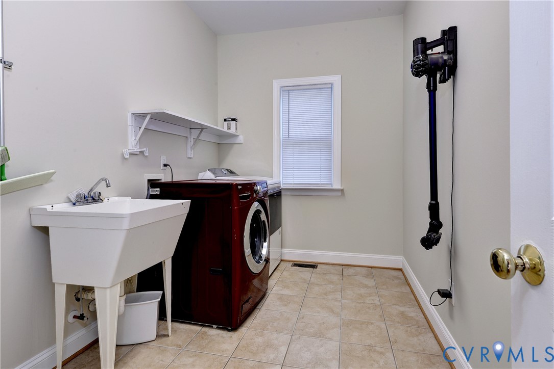 11385 Winding River Road Providence Forge, VA 23140 - Photo 23 of 43 a utility room with dryer and washer