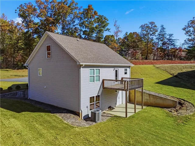 a view of a house with backyard and porch