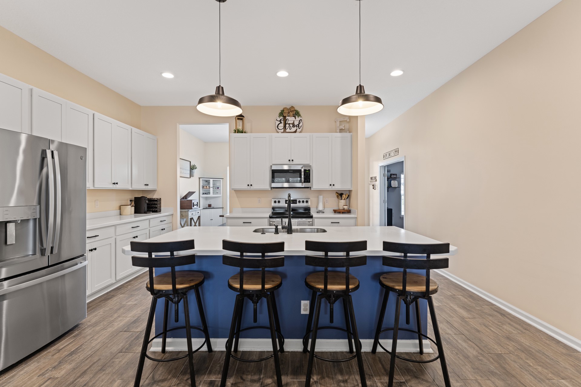 86645 Lazy Lake Circle Yulee, FL 32097 - Photo 5 of 44 a view of a dining room with furniture