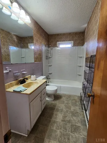 $240,000 | 166 Martins Lane, Madison Heights, VA 24572