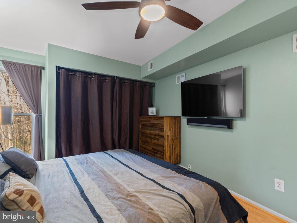 5808 Royal Ridge Drive, Unit W Springfield, VA 22152 - Photo 14 of 28 Large master bedroom with oversized closet