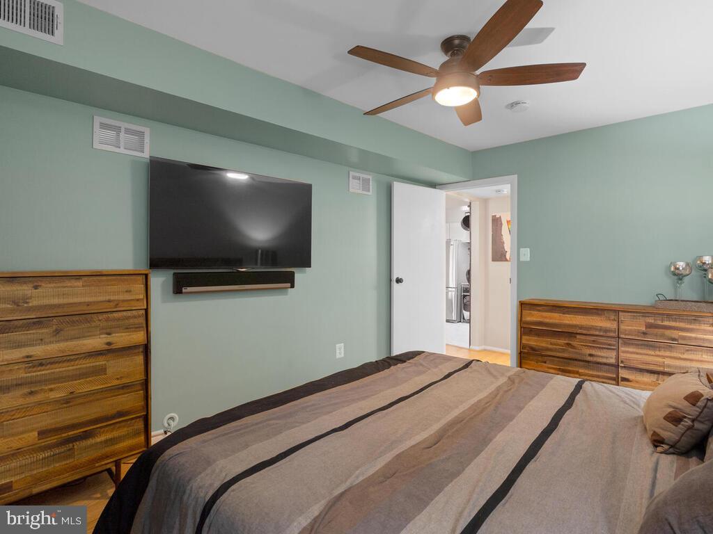5808 Royal Ridge Drive, Unit W Springfield, VA 22152 - Photo 15 of 28 Large master bedroom with oversized closet