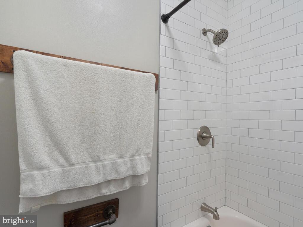5808 Royal Ridge Drive, Unit W Springfield, VA 22152 - Photo 19 of 28 Updated bathroom