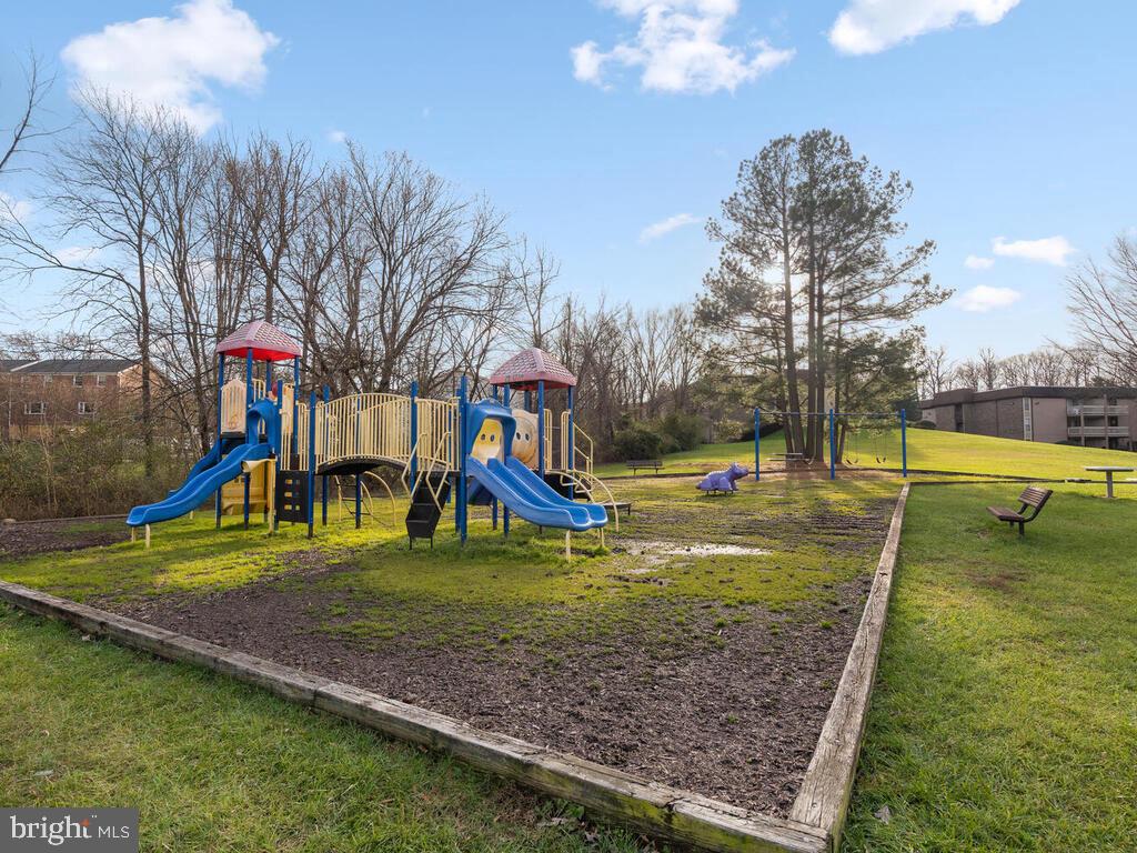 5808 Royal Ridge Drive, Unit W Springfield, VA 22152 - Photo 27 of 28 Community playground