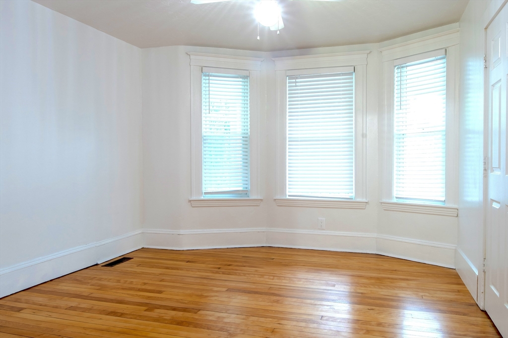 5 Stoneland Road, Unit 1 Worcester, MA 01603 - Photo 3 of 6
