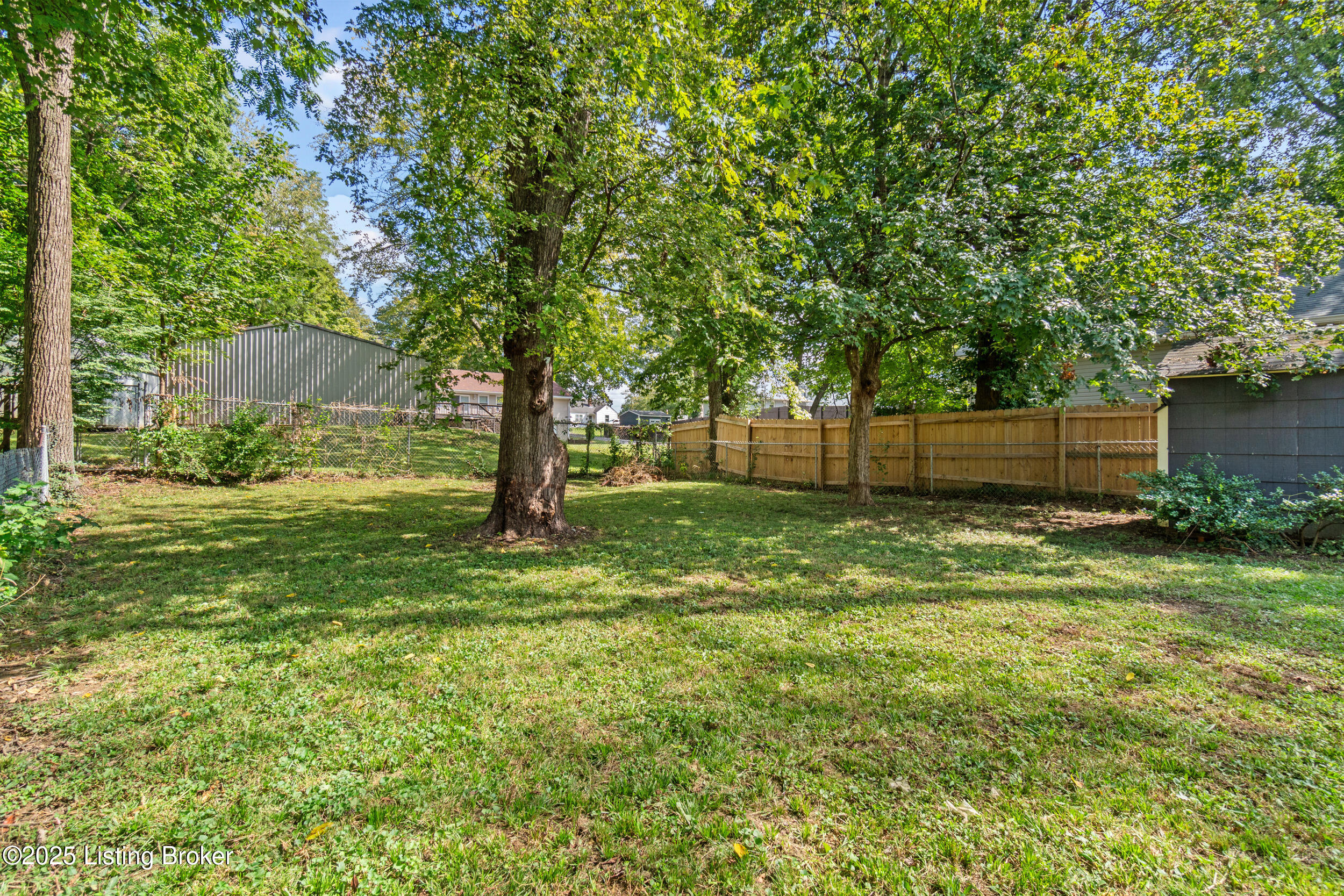 3425 Maple Road Louisville, KY 40299 - Photo 37 of 39 Flat yard!