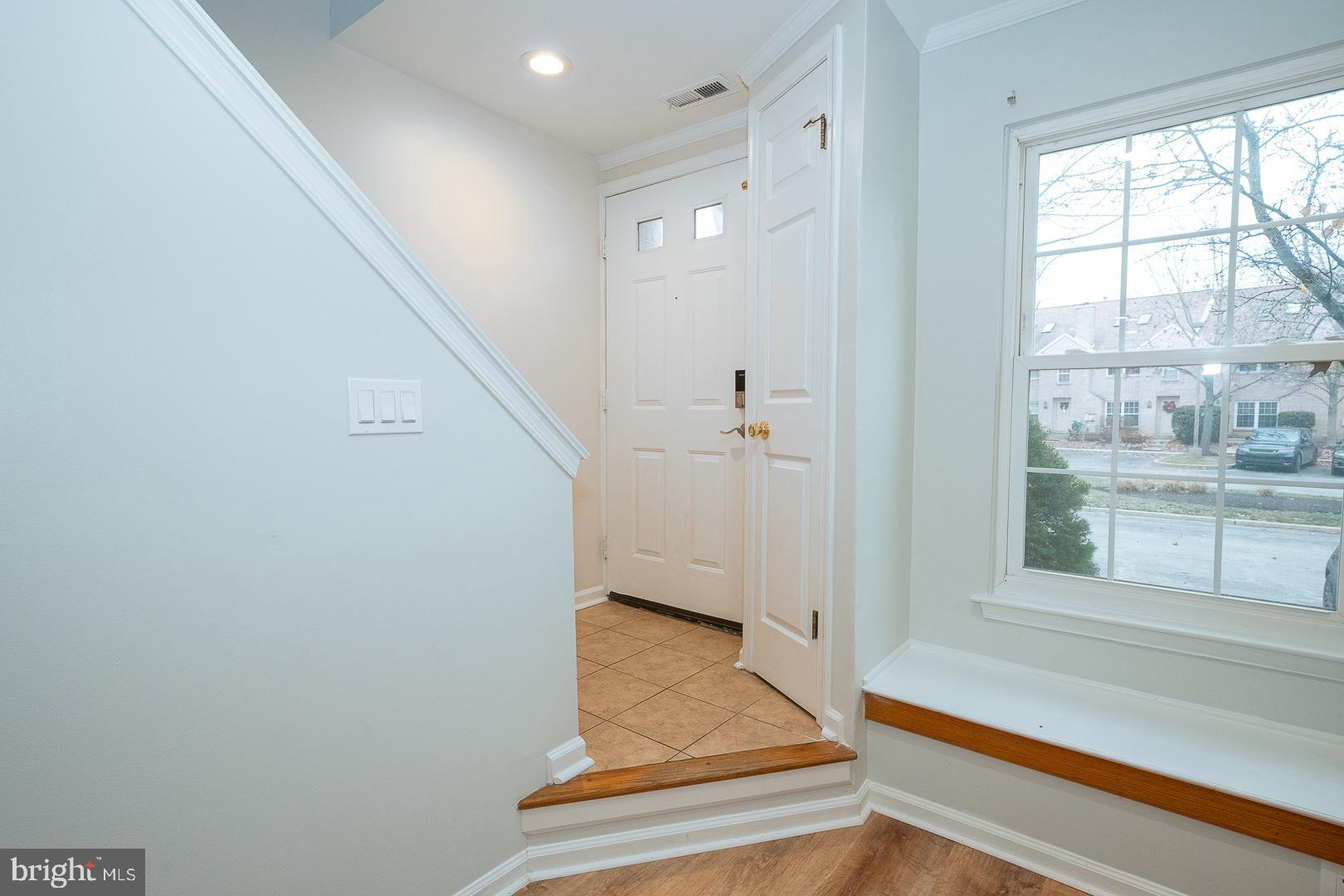 26 Rampart Drive Chesterbrook, PA 19087 - Photo 3 of 39 Entryway