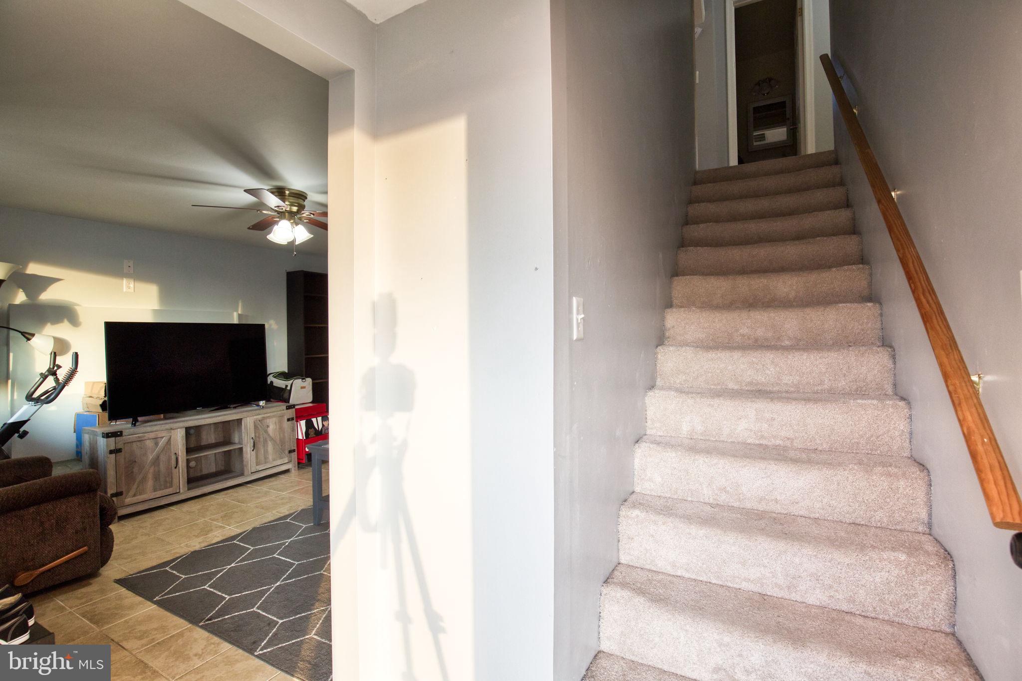 19129 Windsor Road Triangle, VA 22172 - Photo 4 of 36 Gallery Image 4