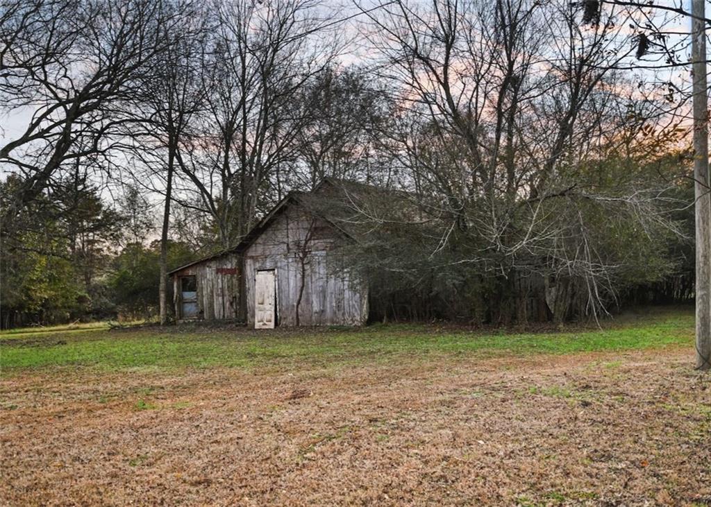 4000 Bostwick Road Madison, GA 30650 - Photo 13 of 34 a big house with lots of trees and plants