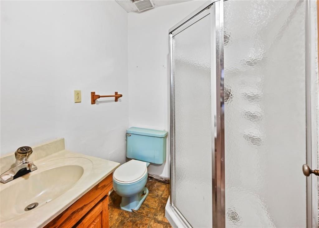 4000 Bostwick Road Madison, GA 30650 - Photo 28 of 34 a bathroom with a sink and a toilet