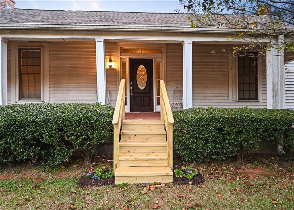 4000 Bostwick Road Madison, GA 30650 - Photo 32 of 34 a front view of a house with a garden