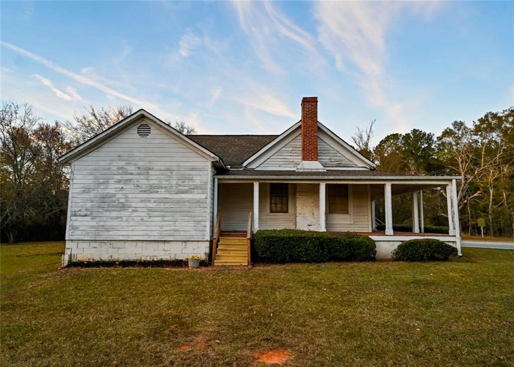 4000 Bostwick Road Madison, GA 30650 - Photo 33 of 34 a front view of a house with a garden