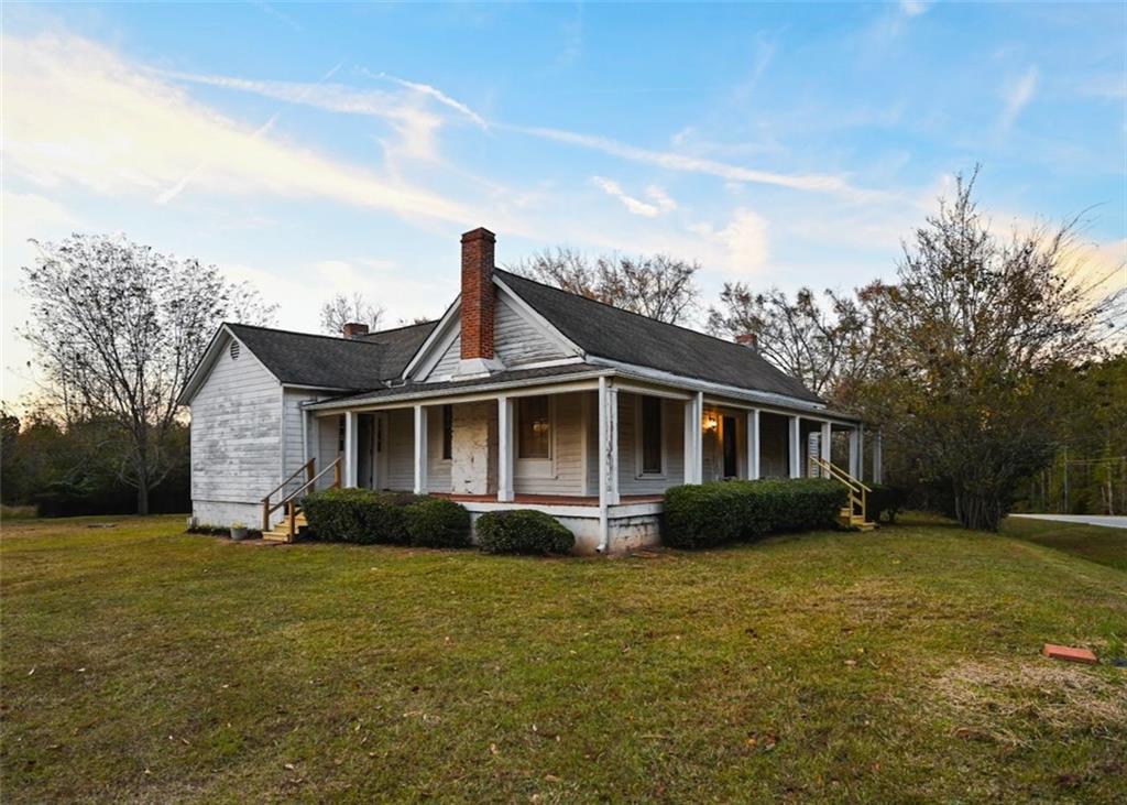 4000 Bostwick Road Madison, GA 30650 - Photo 9 of 34 a front view of a house with garden