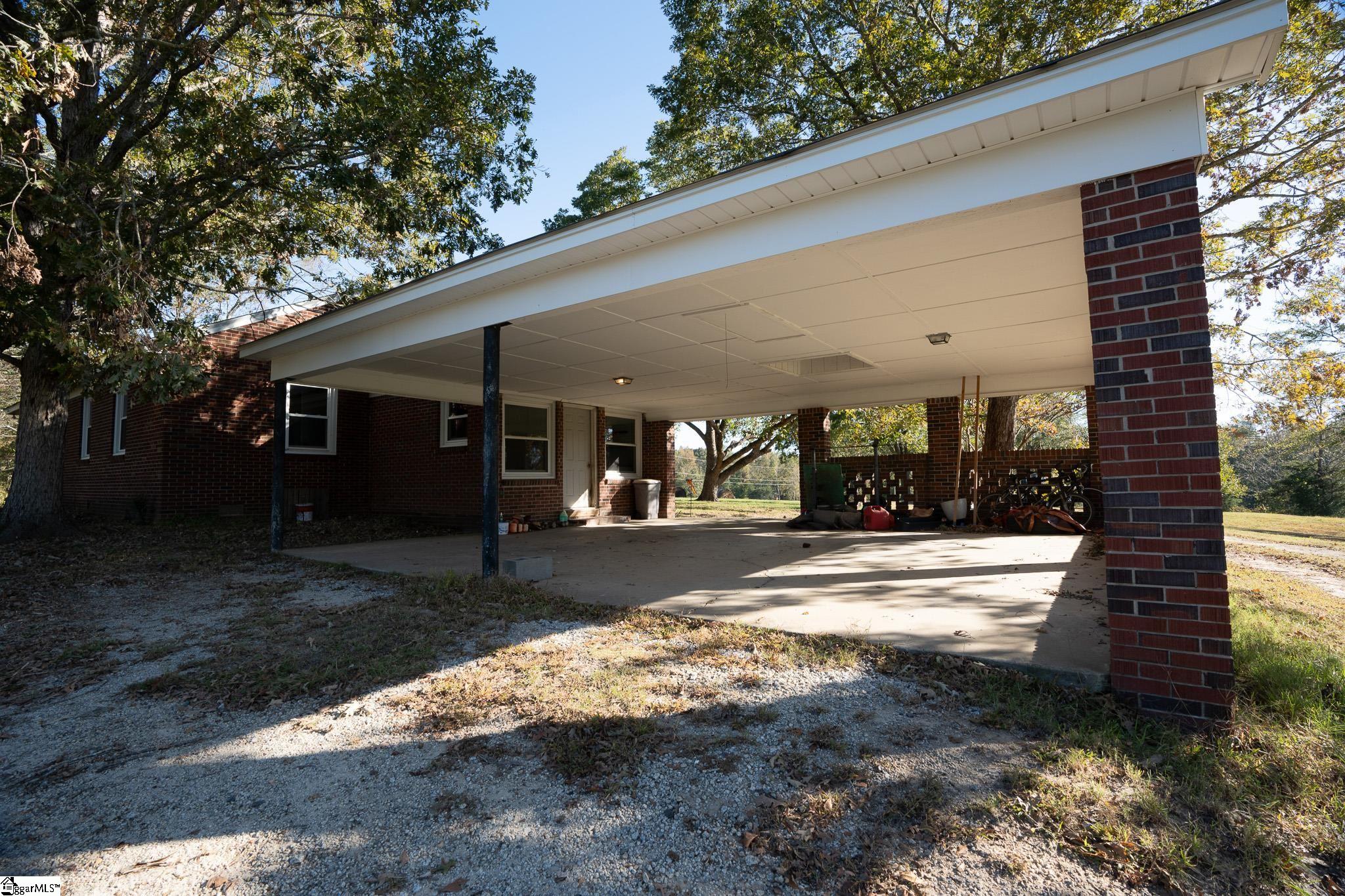 512 Burton Road Laurens, SC 29360 - Photo 3 of 14