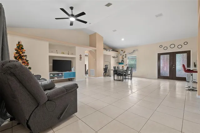 a view of livingroom with furniture