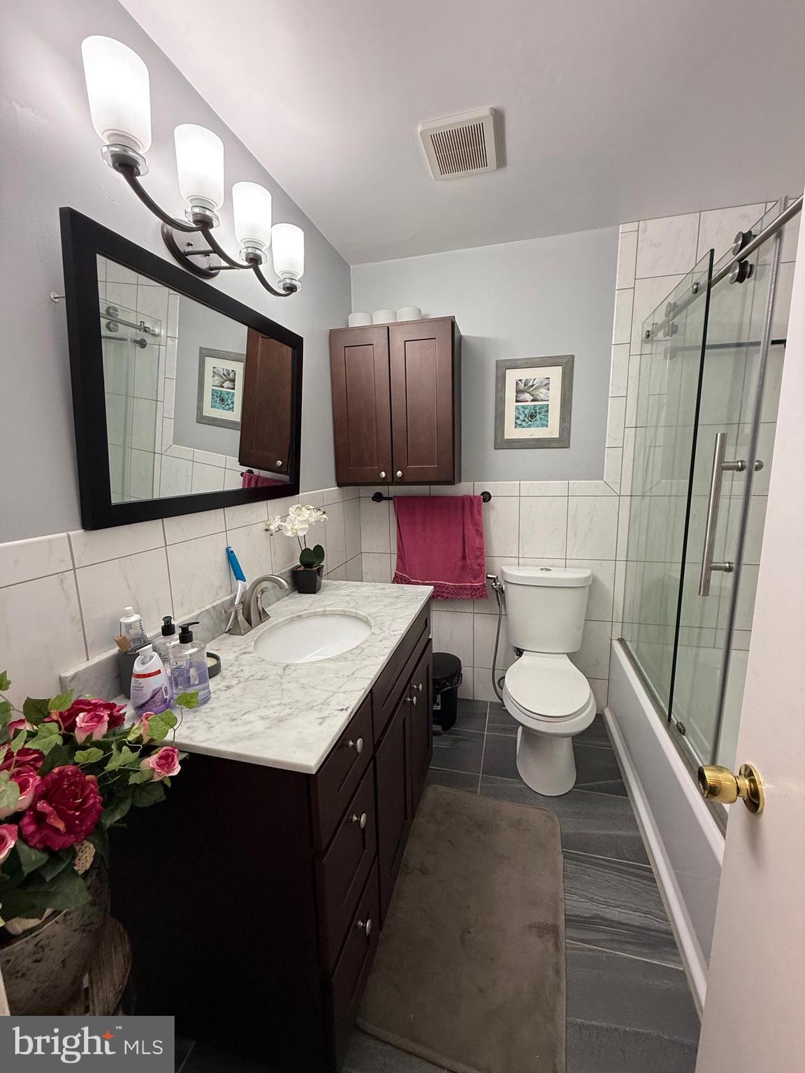 586 Kismet Road Philadelphia, PA 19115 - Photo 19 of 20 Hallway bathroom