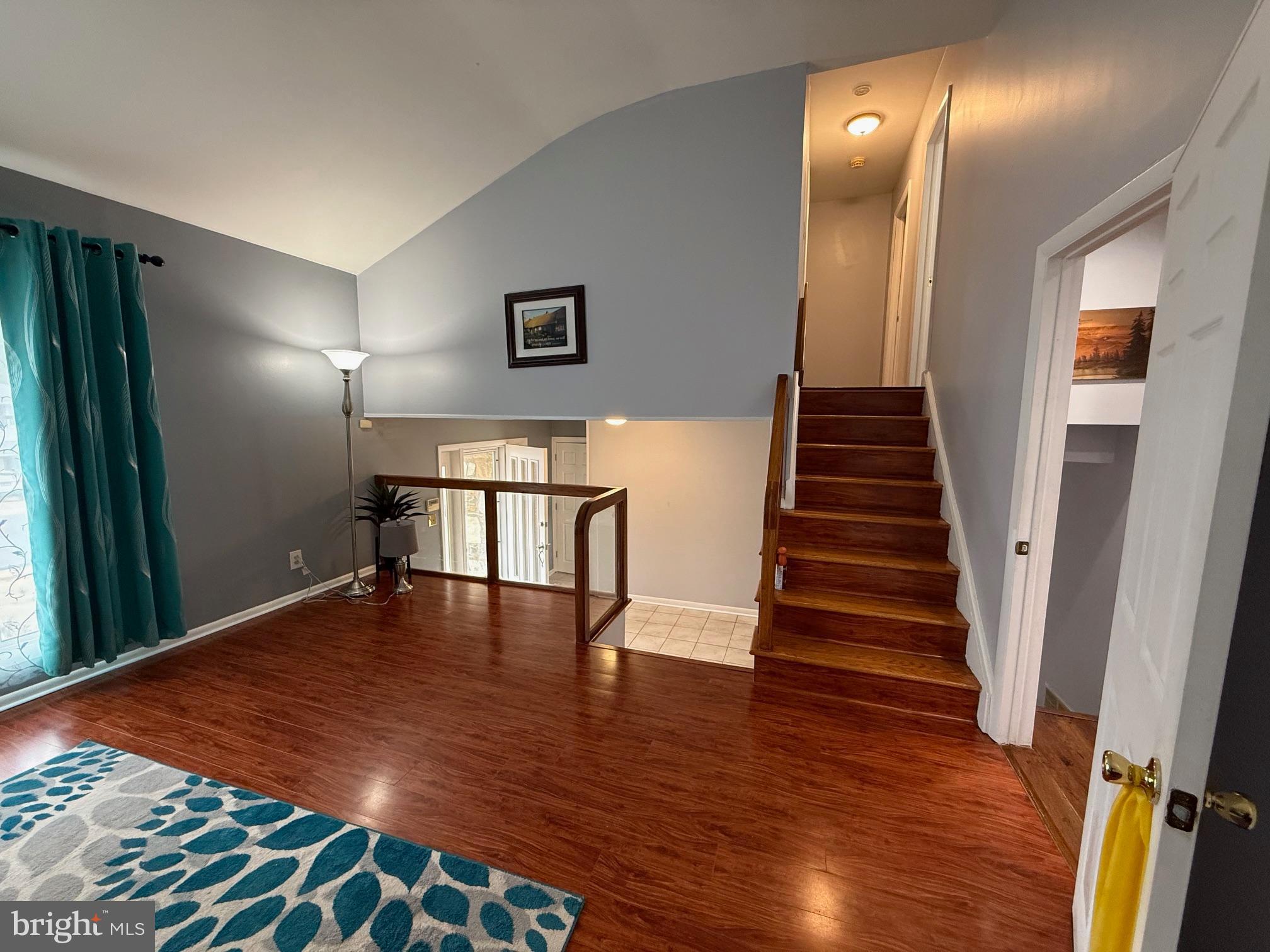586 Kismet Road Philadelphia, PA 19115 - Photo 4 of 20 Livingroom to rooms