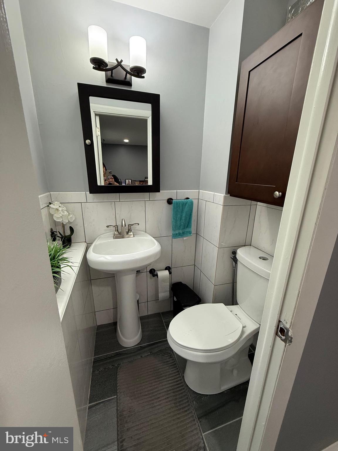 586 Kismet Road Philadelphia, PA 19115 - Photo 8 of 20 Half bathroom