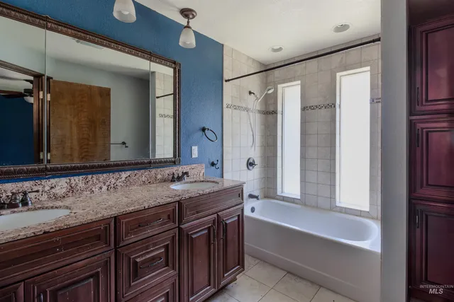 $325,000 | 1255 West 14th S Street, Mountain Home, ID 83647