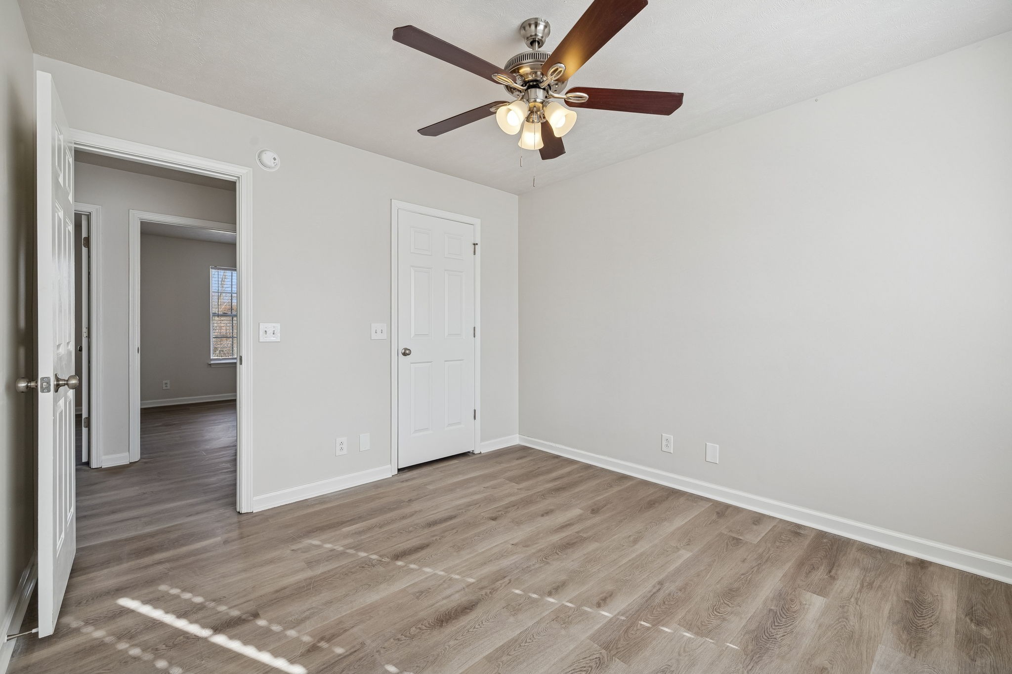 2607 Landrum Court Springfield, TN 37172 - Photo 28 of 37 an empty room with a ceiling fan and a rug