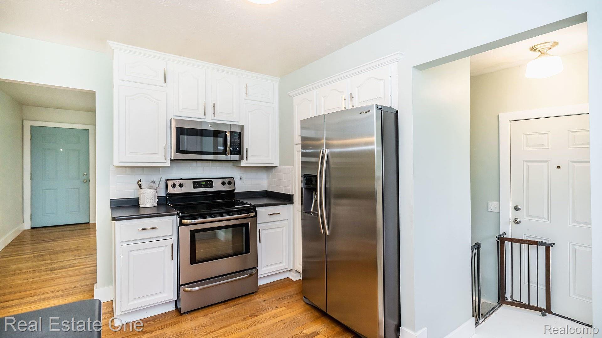 5160 Westview Road Clarkston, MI 48346 - Photo 11 of 28 047_49.jpg