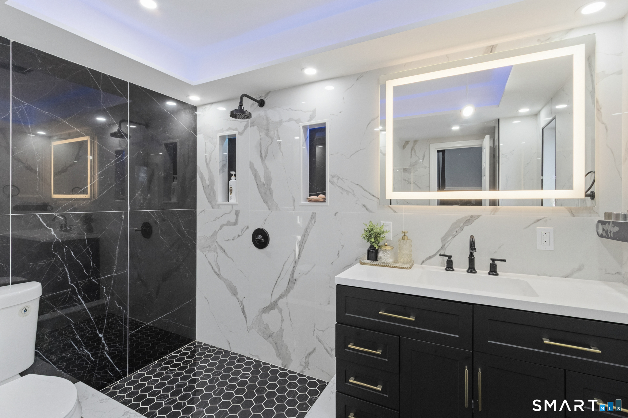 589 Racebrook Road Orange, CT 06477 - Photo 2 of 39