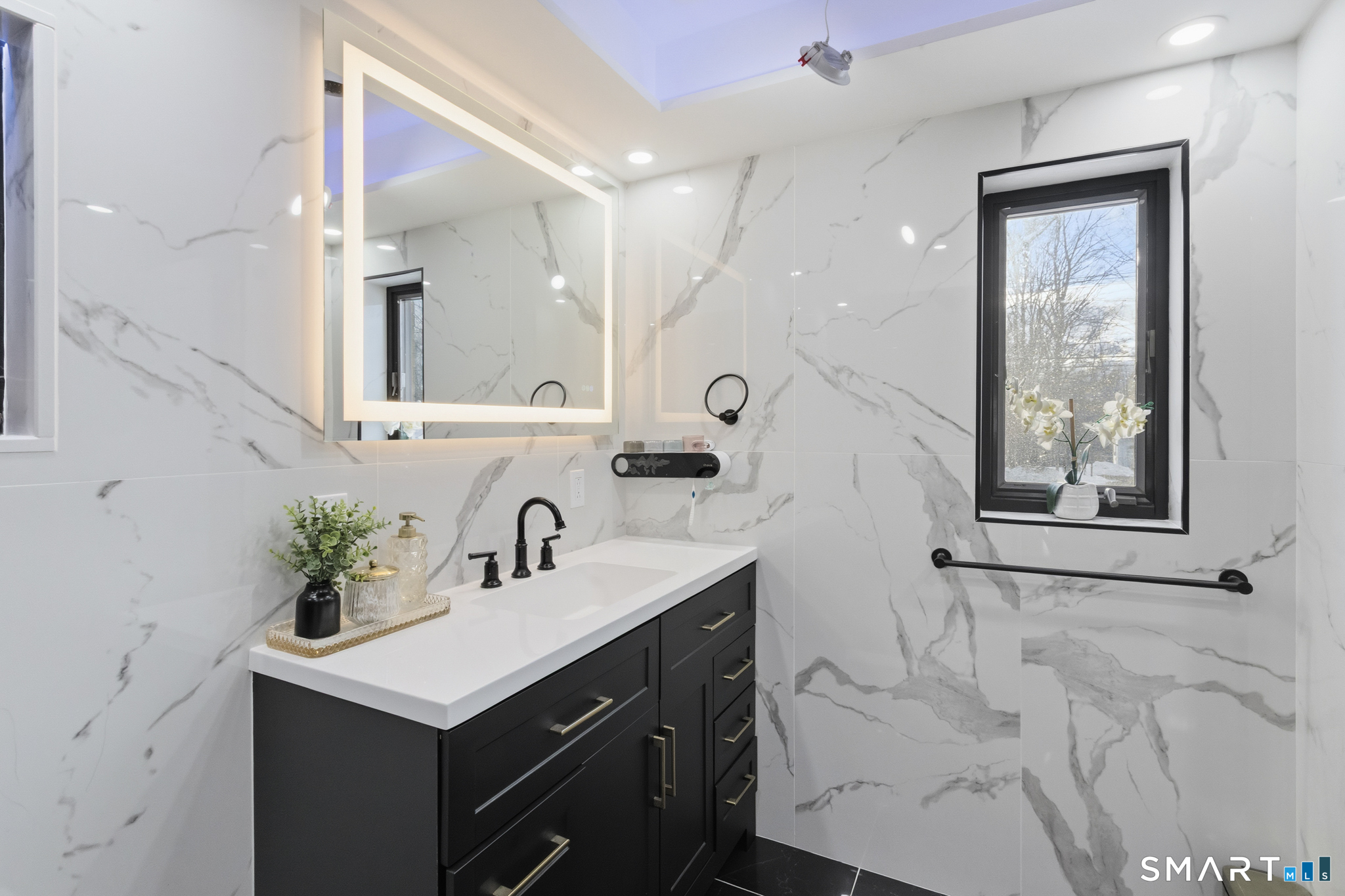 589 Racebrook Road Orange, CT 06477 - Photo 3 of 39