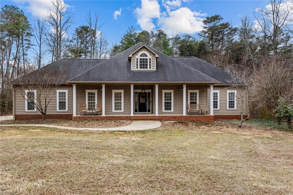 1096 Corner Road Pinnacle, NC 27043 - Photo 4 of 49