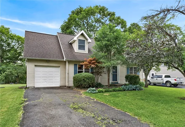 $199,900 | 41 Honey Bunch Lane, Irondequoit, NY 14609