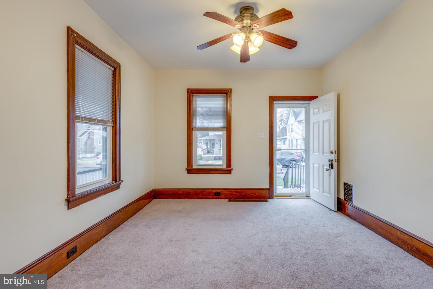 722 Chestnut Street Delanco, NJ 08075 - Photo 5 of 25 Living Room/Front Entrance