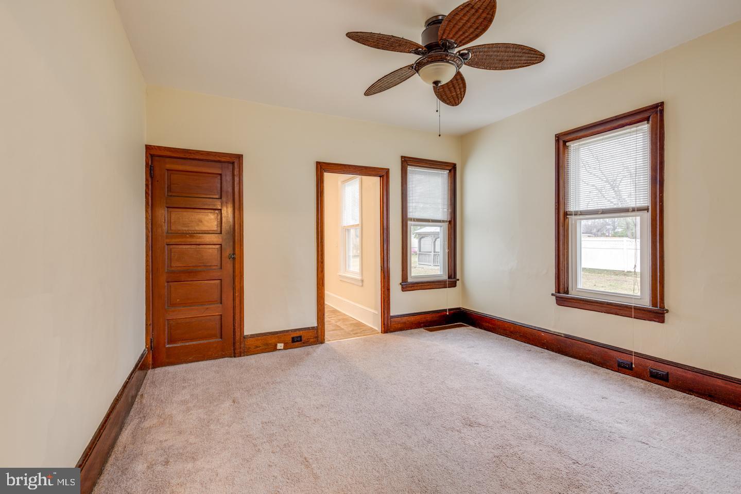 722 Chestnut Street Delanco, NJ 08075 - Photo 6 of 25 Dining / Family Room